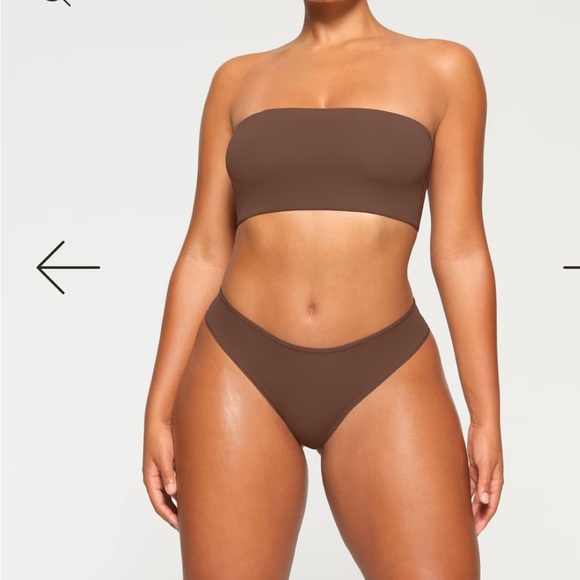 SKIMS Fits Everybody Bandeau Tan Bra - Picture 2 of 9